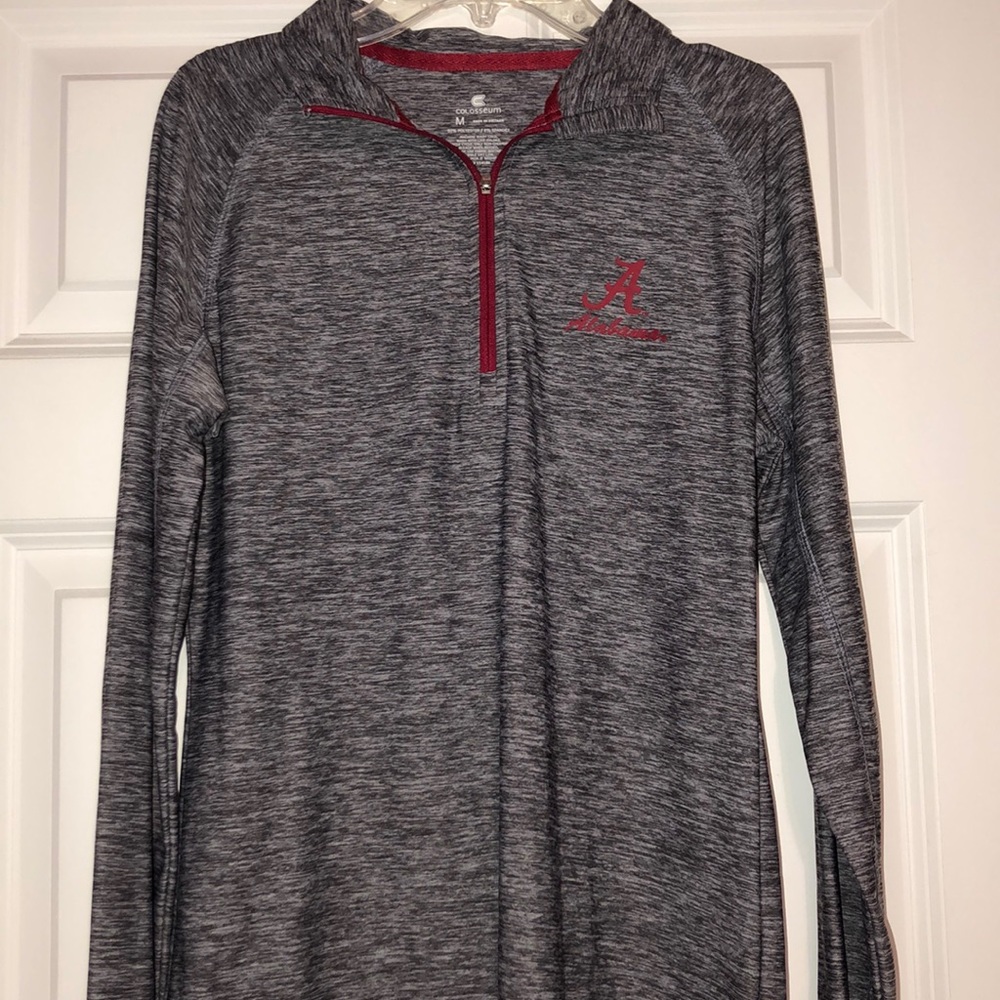 Long sleeve quarterzip with thumb holes NWOT!! AL